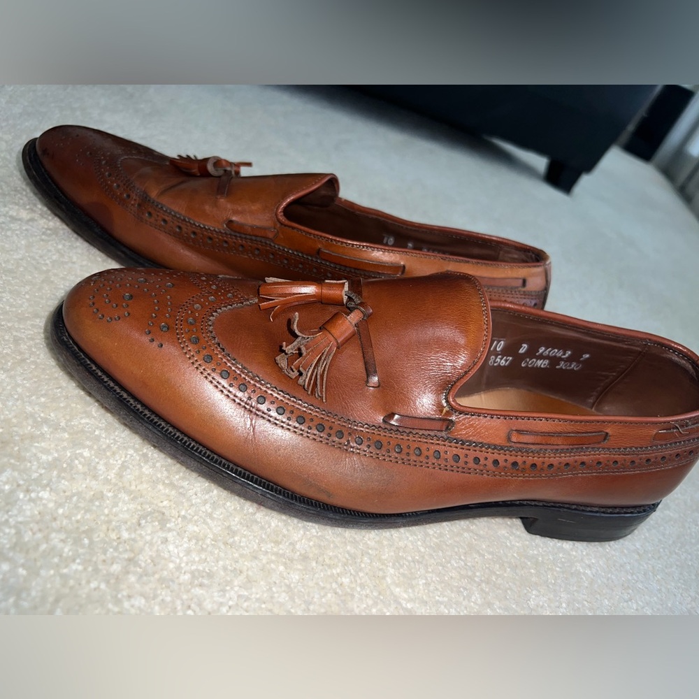 Allen Edmonds Men’s size 10 Carmel brown Leather Loafer with tassels